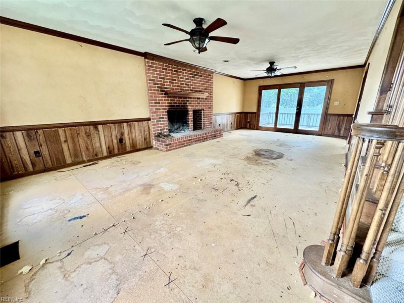 Photo 3 of 9 residential for sale in Chesapeake virginia