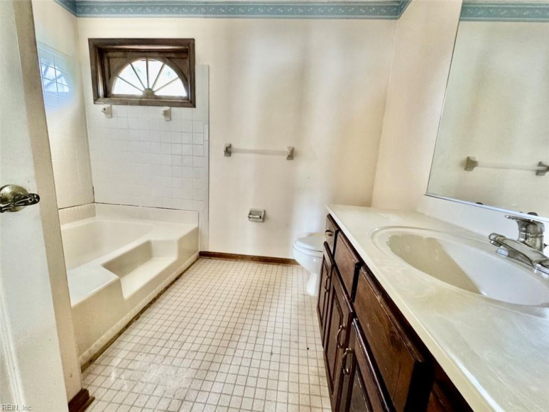 Photo 5 of 9 residential for sale in Chesapeake virginia