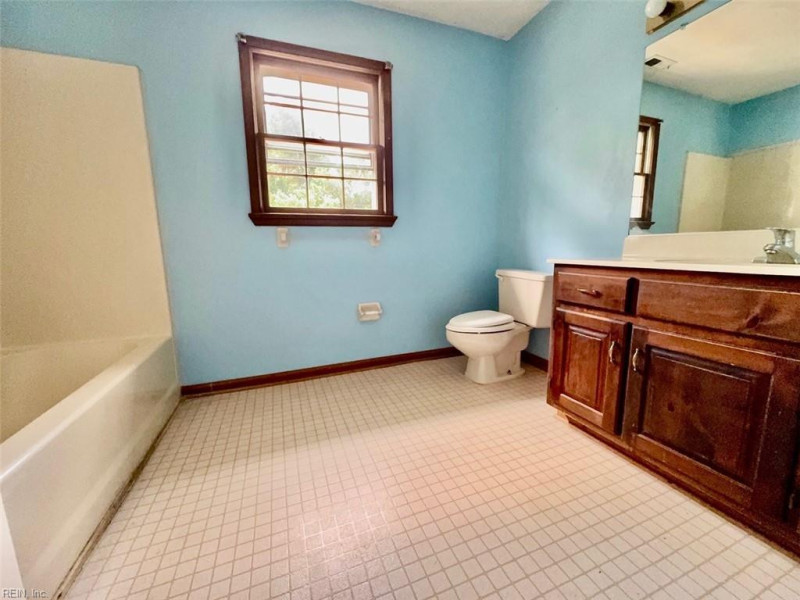 Photo 6 of 9 residential for sale in Chesapeake virginia