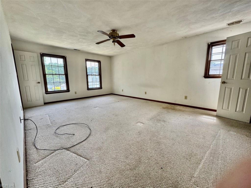 Photo 7 of 9 residential for sale in Chesapeake virginia