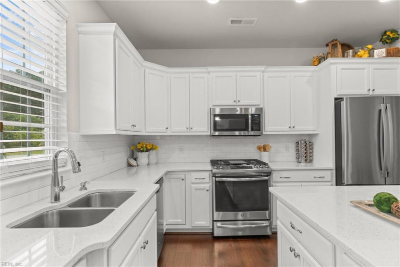 Photo 13 of 35 residential for sale in Suffolk virginia
