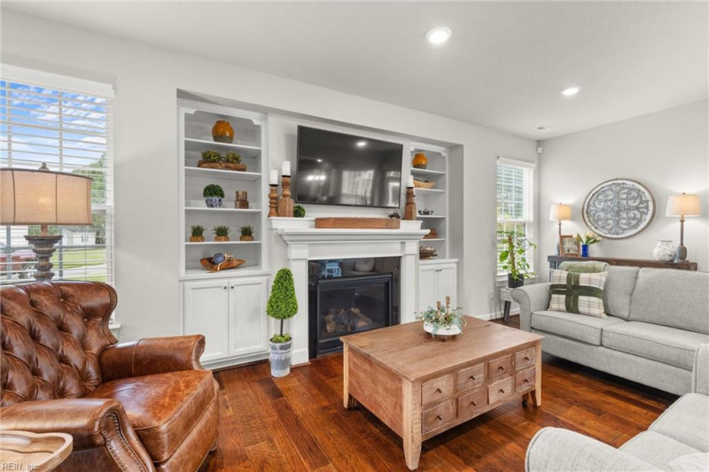 Photo 4 of 35 residential for sale in Suffolk virginia