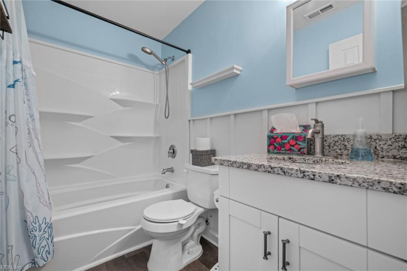 Photo 17 of 27 residential for sale in Suffolk virginia