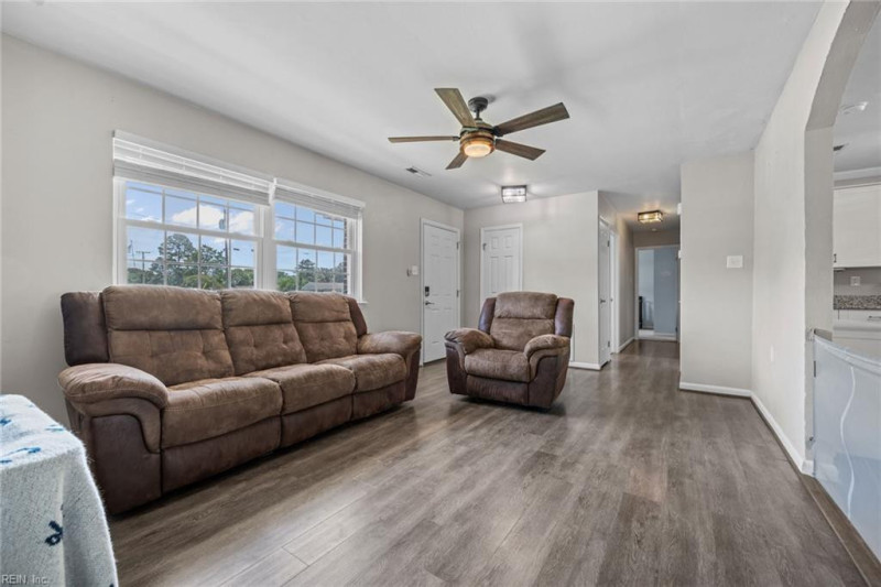 Photo 3 of 27 residential for sale in Suffolk virginia