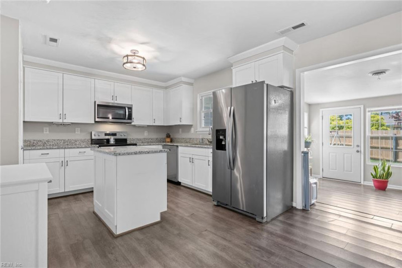 Photo 7 of 27 residential for sale in Suffolk virginia