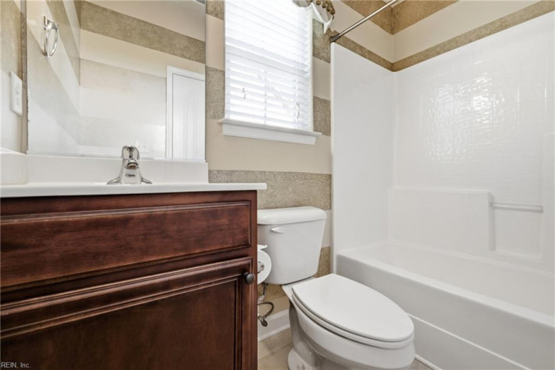 Photo 11 of 50 residential for sale in Chesapeake virginia