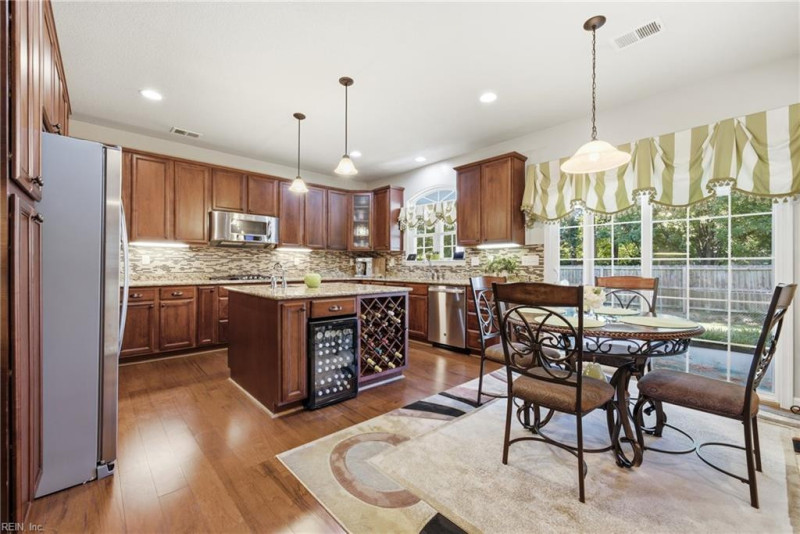Photo 16 of 50 residential for sale in Chesapeake virginia