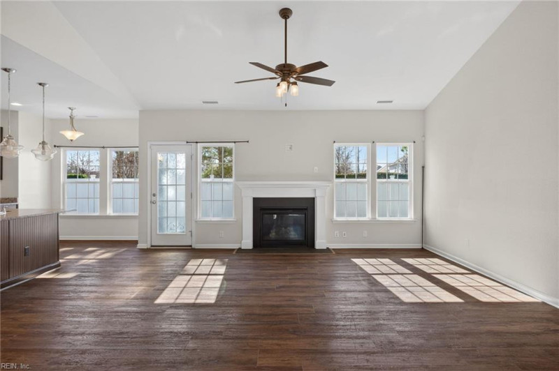 Photo 10 of 45 residential for sale in Chesapeake virginia