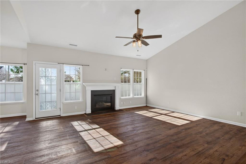 Photo 12 of 45 residential for sale in Chesapeake virginia