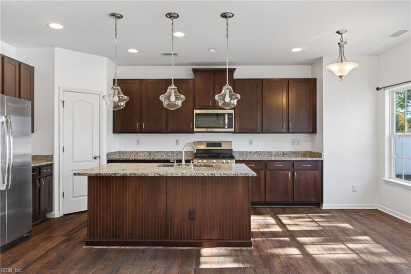 Photo 15 of 45 residential for sale in Chesapeake virginia