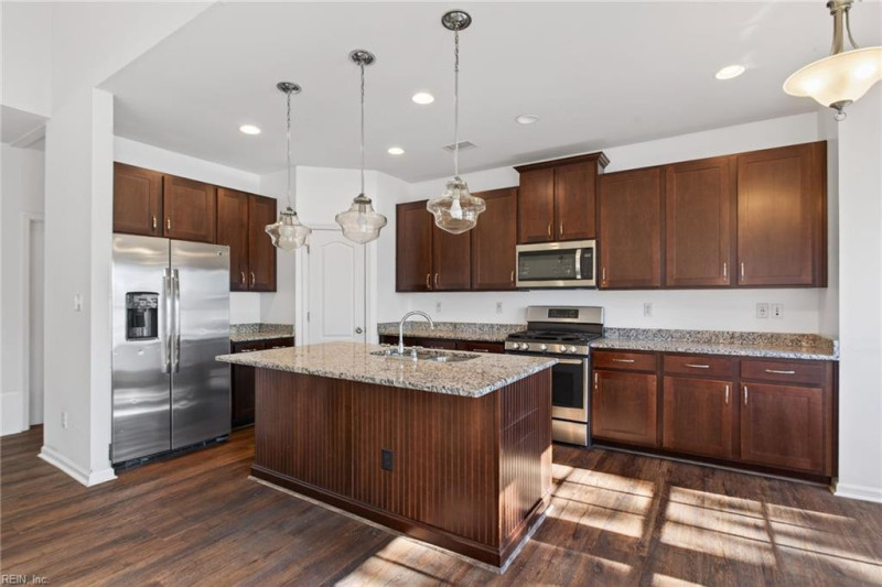 Photo 16 of 45 residential for sale in Chesapeake virginia
