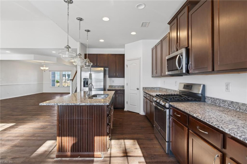 Photo 17 of 45 residential for sale in Chesapeake virginia