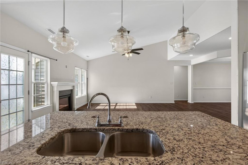 Photo 18 of 45 residential for sale in Chesapeake virginia