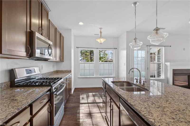 Photo 19 of 45 residential for sale in Chesapeake virginia