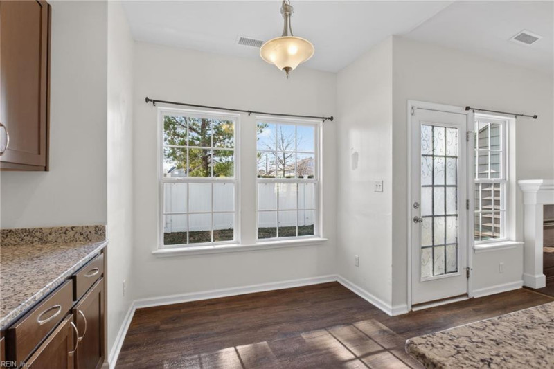Photo 20 of 45 residential for sale in Chesapeake virginia