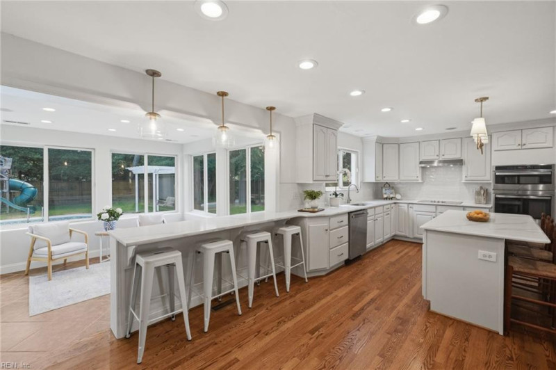 Photo 10 of 49 residential for sale in Virginia Beach virginia