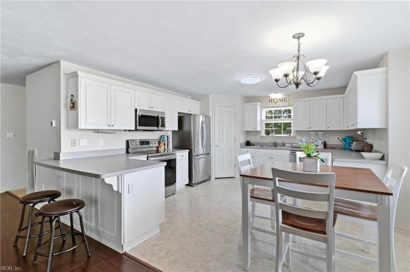 Photo 12 of 42 residential for sale in Virginia Beach virginia