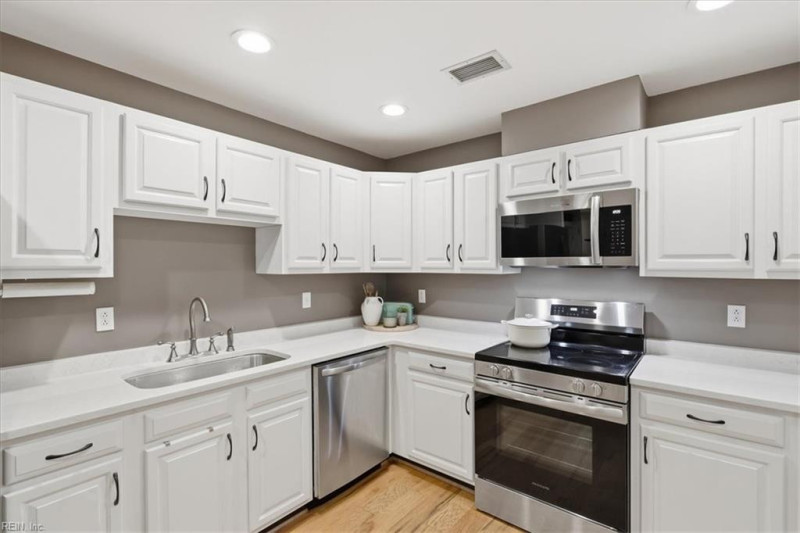 Photo 5 of 39 residential for sale in Norfolk virginia
