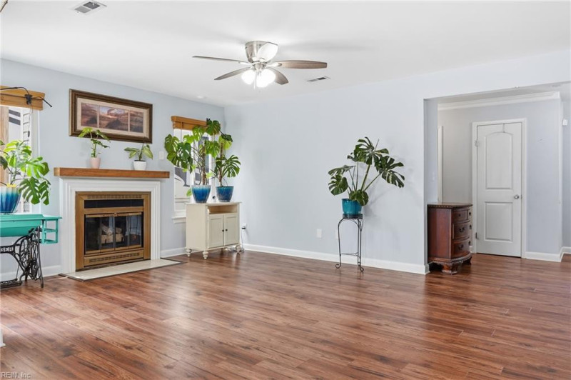 Photo 4 of 29 residential for sale in Virginia Beach virginia