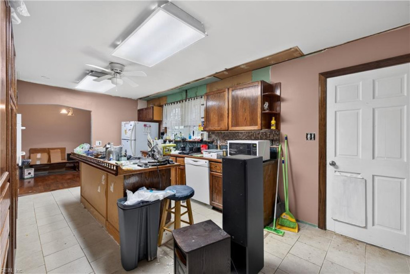 Photo 10 of 39 residential for sale in Norfolk virginia