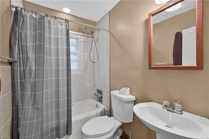 Photo 14 of 39 residential for sale in Norfolk virginia
