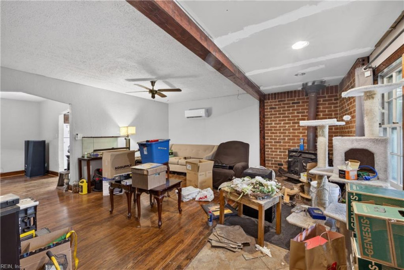 Photo 3 of 39 residential for sale in Norfolk virginia