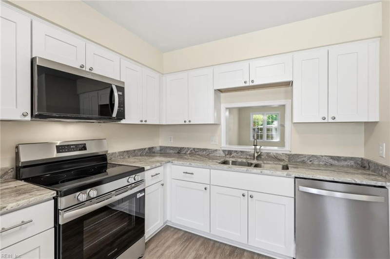 Photo 4 of 37 residential for sale in Virginia Beach virginia