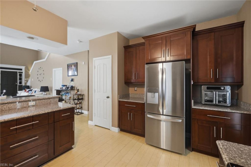 Photo 10 of 37 residential for sale in Chesapeake virginia