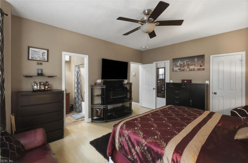 Photo 16 of 37 residential for sale in Chesapeake virginia