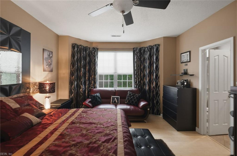 Photo 17 of 37 residential for sale in Chesapeake virginia