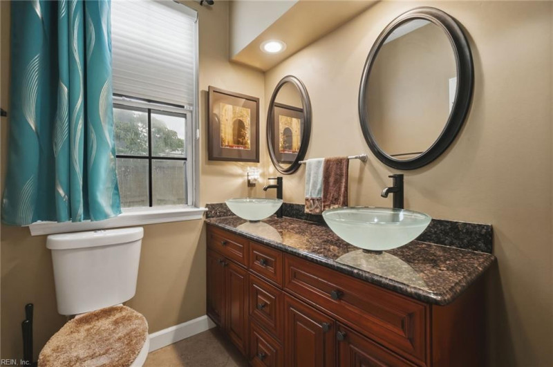 Photo 18 of 37 residential for sale in Chesapeake virginia
