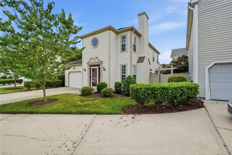 Photo 2 of 37 residential for sale in Chesapeake virginia