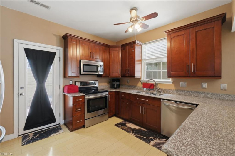 Photo 7 of 37 residential for sale in Chesapeake virginia