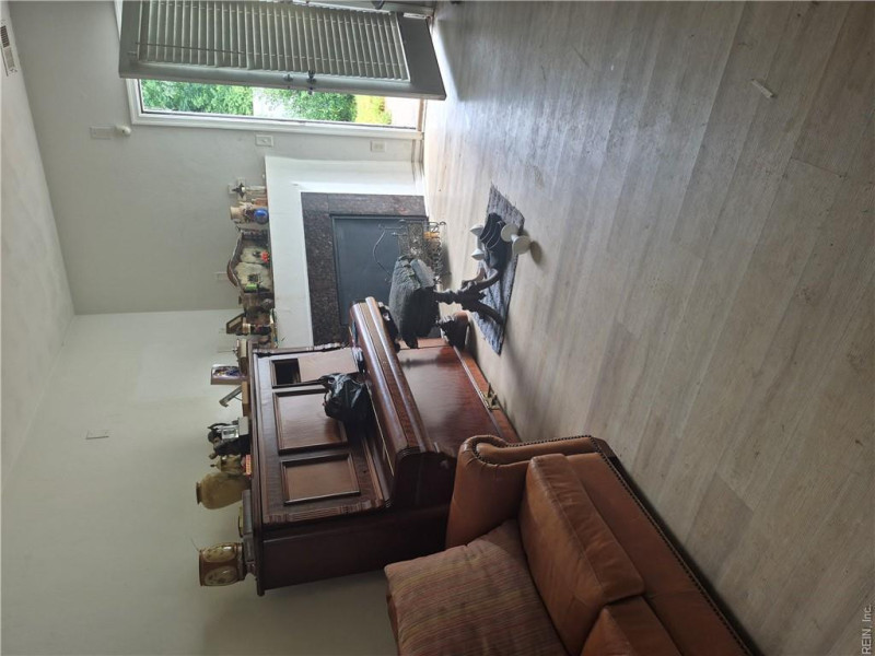 Photo 11 of 26 residential for sale in Hampton virginia