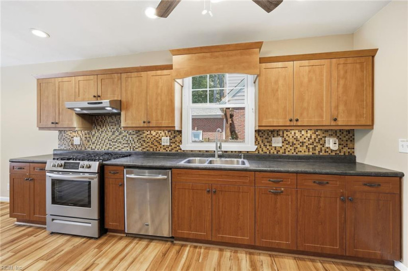 Photo 12 of 40 residential for sale in Norfolk virginia