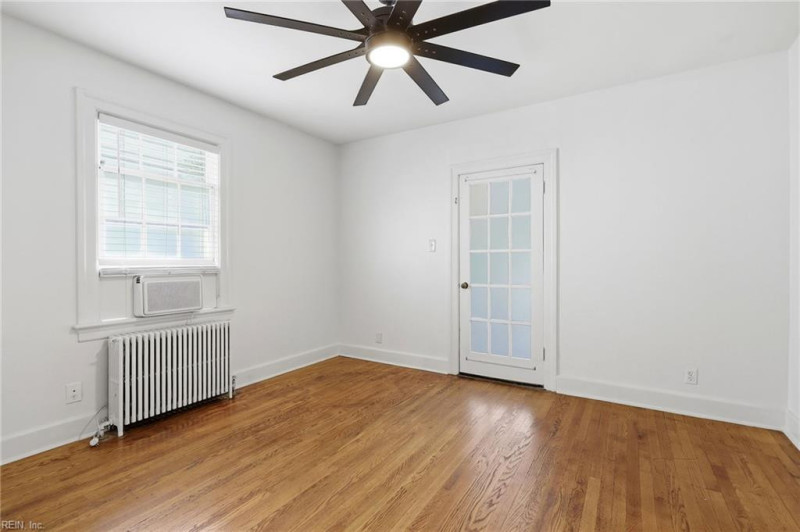 Photo 16 of 40 residential for sale in Norfolk virginia