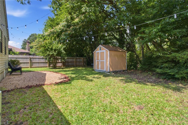 Photo 10 of 44 residential for sale in Chesapeake virginia