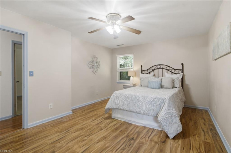 Photo 18 of 44 residential for sale in Chesapeake virginia