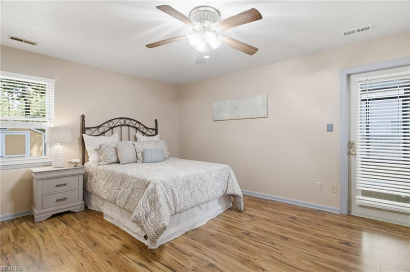 Photo 25 of 44 residential for sale in Chesapeake virginia