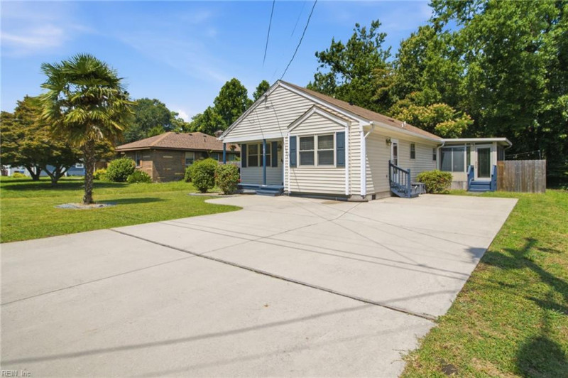 Photo 4 of 44 residential for sale in Chesapeake virginia