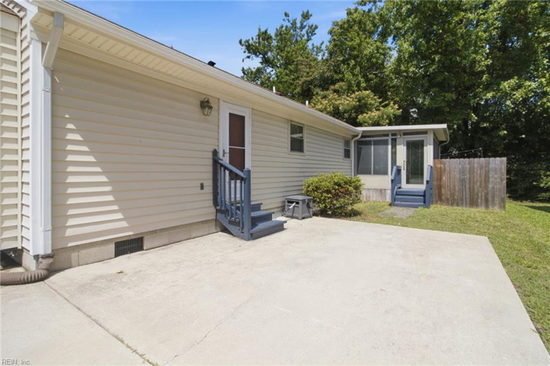 Photo 5 of 44 residential for sale in Chesapeake virginia