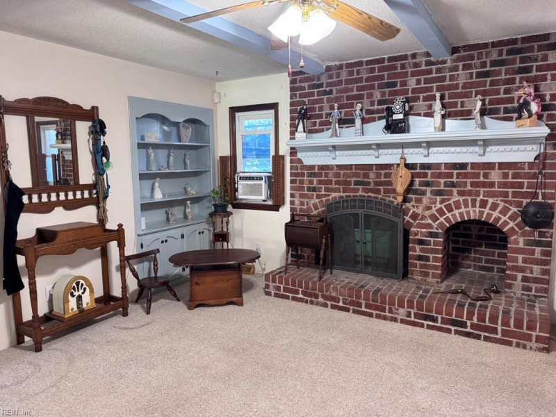 Photo 10 of 32 residential for sale in Virginia Beach virginia