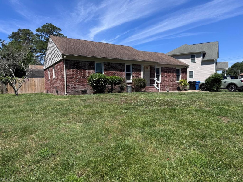 Photo 3 of 32 residential for sale in Virginia Beach virginia