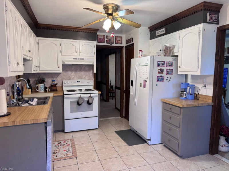 Photo 5 of 32 residential for sale in Virginia Beach virginia