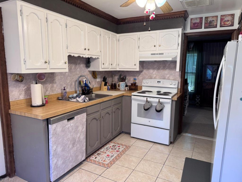 Photo 7 of 32 residential for sale in Virginia Beach virginia