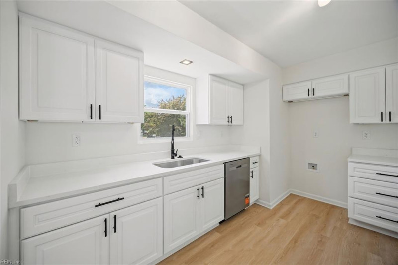 Photo 10 of 26 residential for sale in Virginia Beach virginia