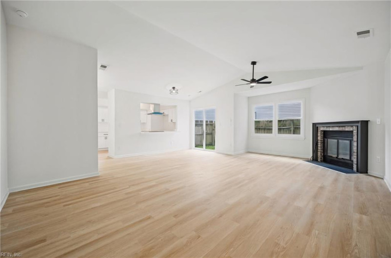 Photo 5 of 26 residential for sale in Virginia Beach virginia