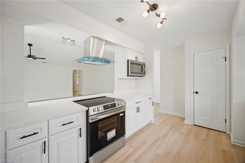 Photo 9 of 26 residential for sale in Virginia Beach virginia
