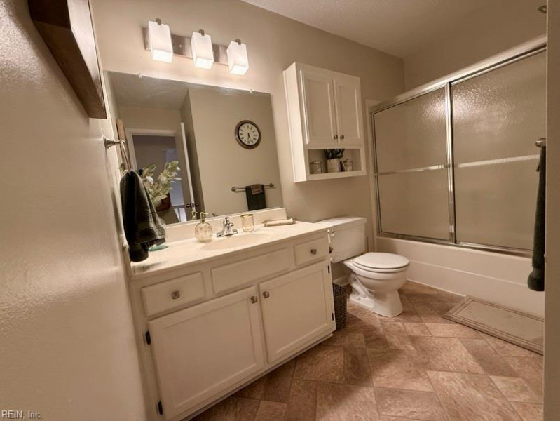 Photo 12 of 18 residential for sale in Chesapeake virginia