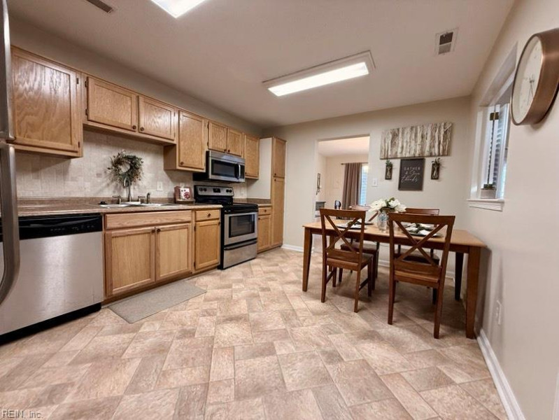 Photo 8 of 18 residential for sale in Chesapeake virginia